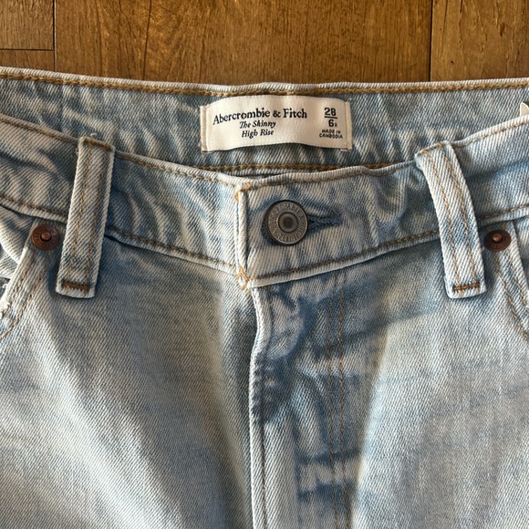 Abercrombie & Fitch High Rise Skinny Jeans 28/6R NWT Light Wash Distressed - Picture 6 of 10